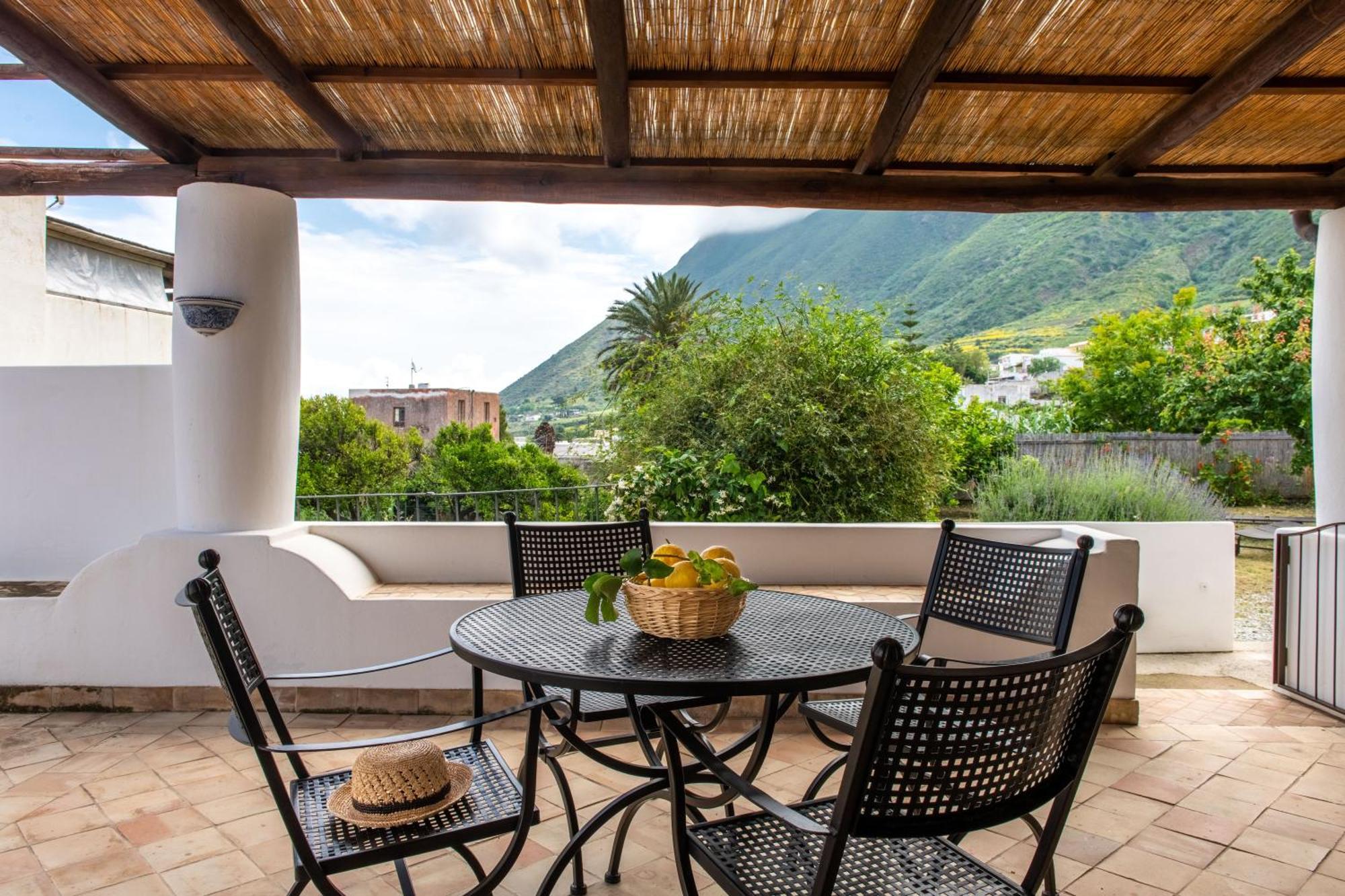 Vico San Lorenzo - Camere A Salina Malfa  Extérieur photo